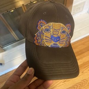 Unisex kenzo hat. Great colors and material. In great condition.